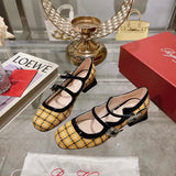 Side profile view of Roger Vivier luxury piece style No.081