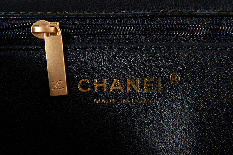 Zivas Charm Effortless Sophistication Designer Handbag (Premium Everyday Carry) – Close-Up Detail