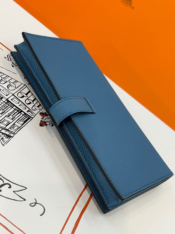 Chic bag shown from front angle