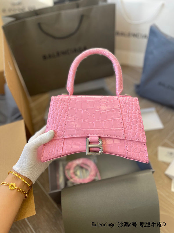 Ziva's Charm handbag – product shot (one versatile size)