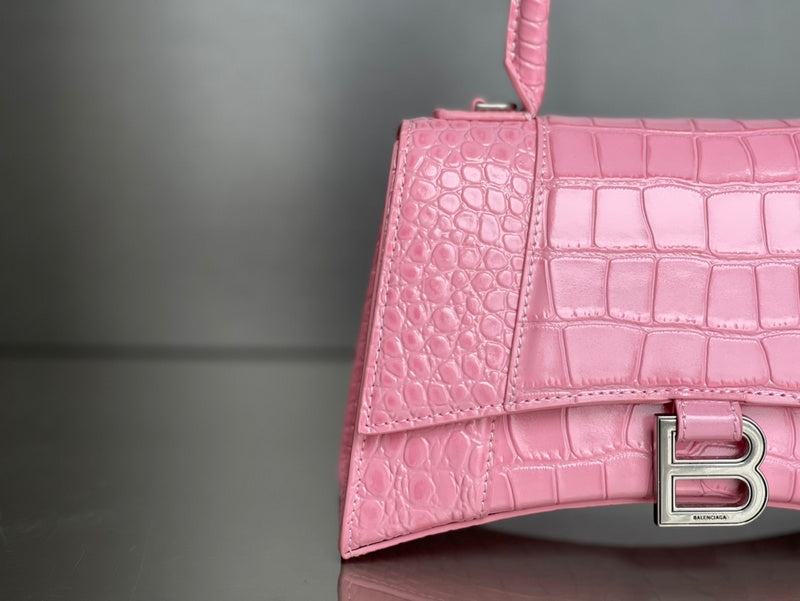 Zivas Charm Effortless Elegance Statement Handbag (Refined Practical Design) – Lifestyle Shot