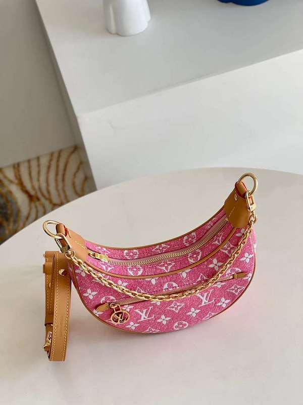 Handle and strap detail of classic refined women's handbag – women's luxury accessory