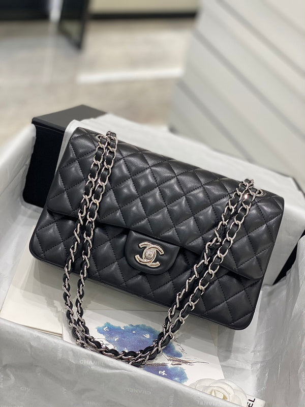 women's handbag, mid design, view 1