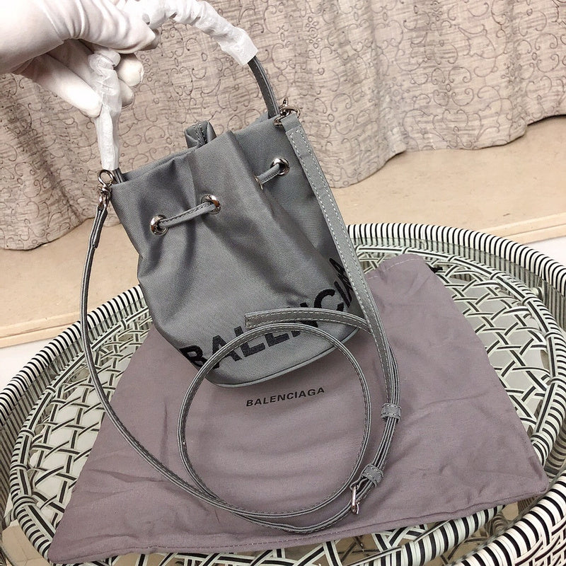 Handle and strap detail of refined premium women's handbag – women's luxury handbag