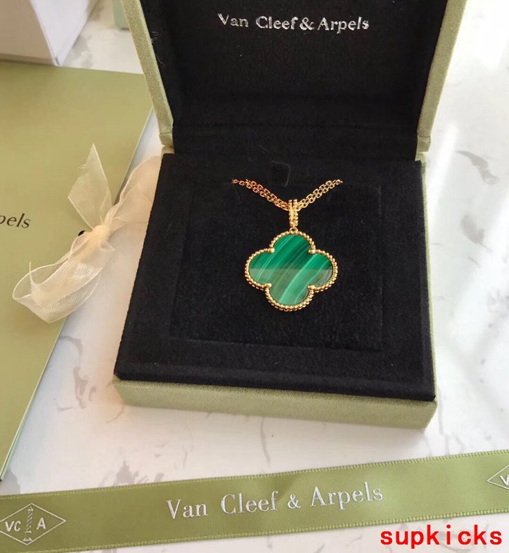 Side view of Van Cleef & Arpels unisex jewelry piece