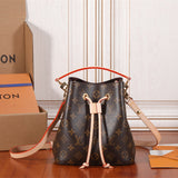  Sophisticated shoulder bag front view