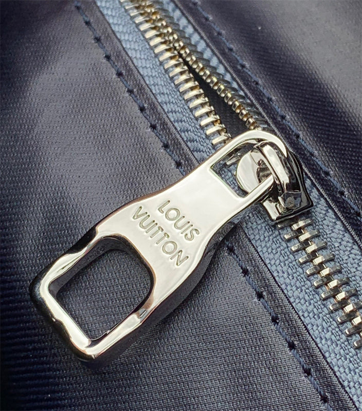  Clean-Lined carryall bag front view 7