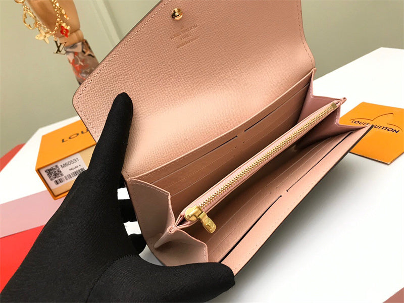  tailored everyday bag detail view showing craftsmanship 20