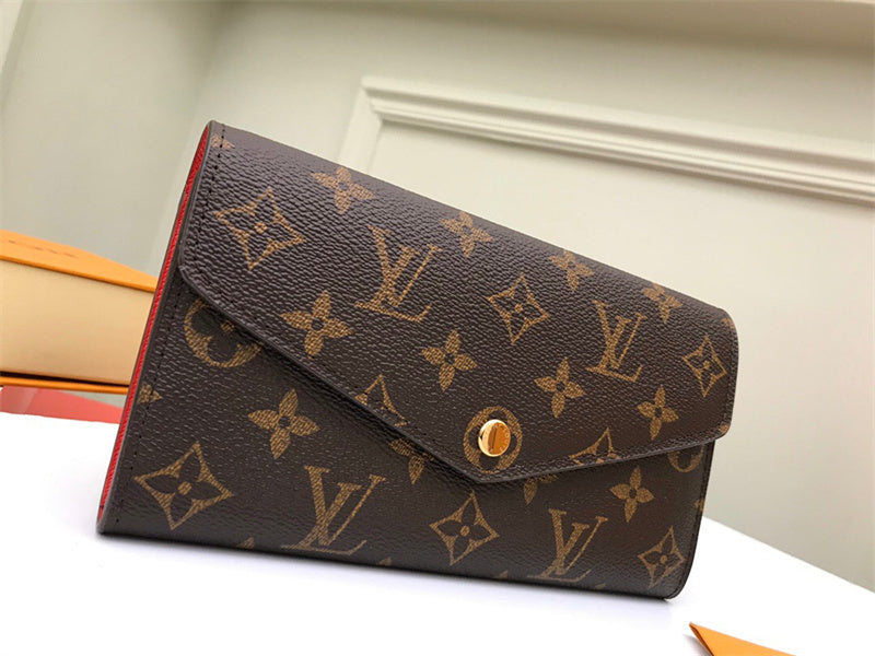  tailored everyday bag detail view showing craftsmanship 14