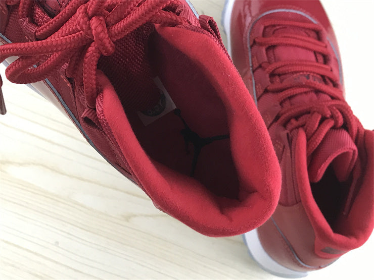 Side profile of Nike bold contrast sneakers signature lace-up style