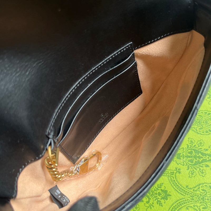 Side profile of everyday-luxe chic women's handbag – women's luxury accessory