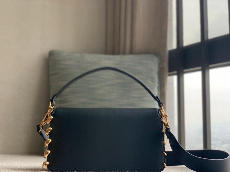 Ziva's Charm handbag – close-up view (28cm*15.5cm*7cm)