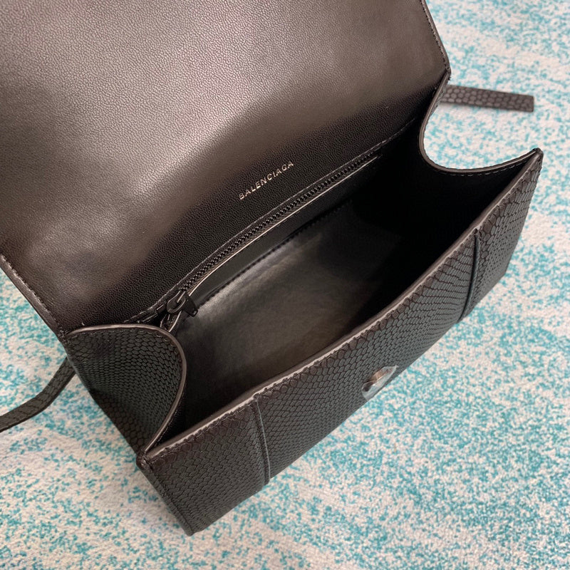 Zivas Charm Everyday Sophistication Statement Handbag (Contemporary Shape Language) – Styled Look