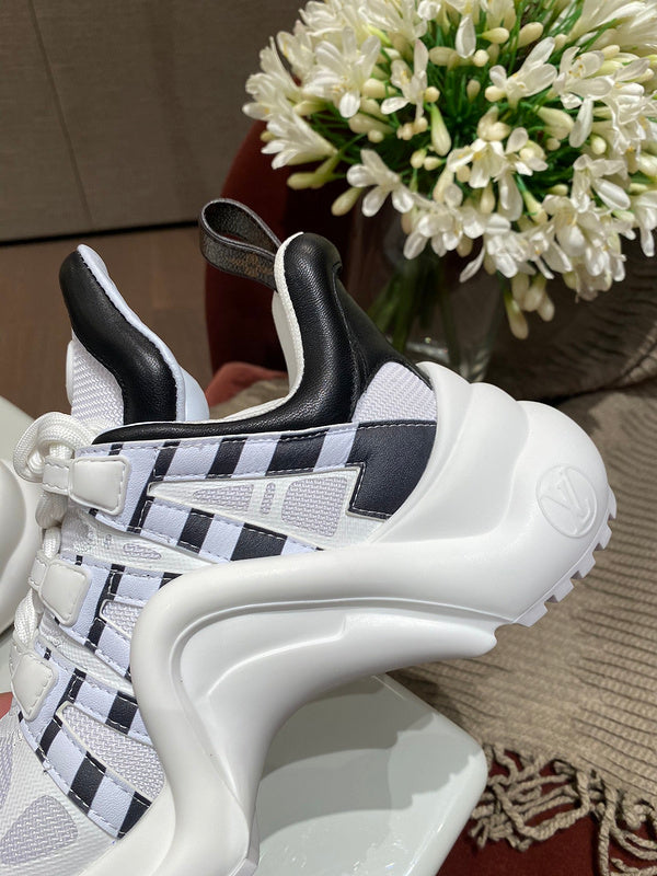 Louis Vuitton shoes Style 290 - top view showing design