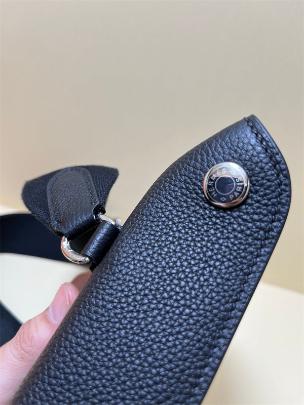  tote bag interior and compartment view 27