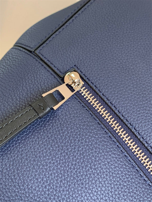 Ziva's Charm handbag – close-up view (33cm*44.5cm*19cm)