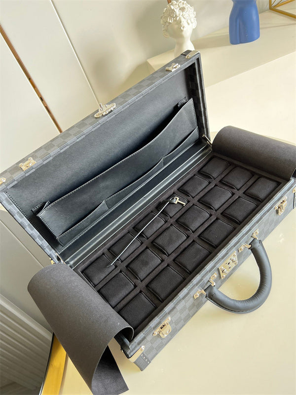  contemporary everyday bag detail view showing craftsmanship 14