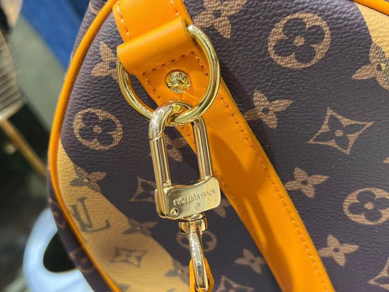 Handle and strap detail of refined elevated women's handbag – women's luxury accessory
