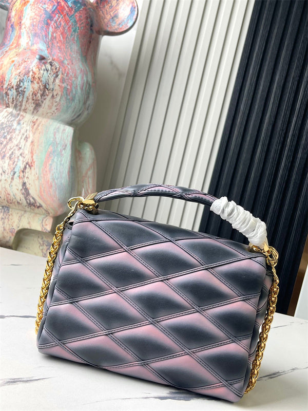  Sophisticated shoulder bag front view 37