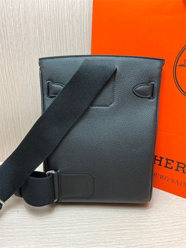  Essential tote bag front view 7