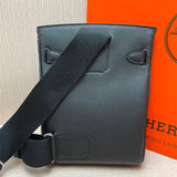 Essential tote bag front view 7