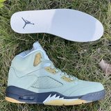 Nike Men's & Women's Luxury Low-Top Trainers — Style 249 angle view