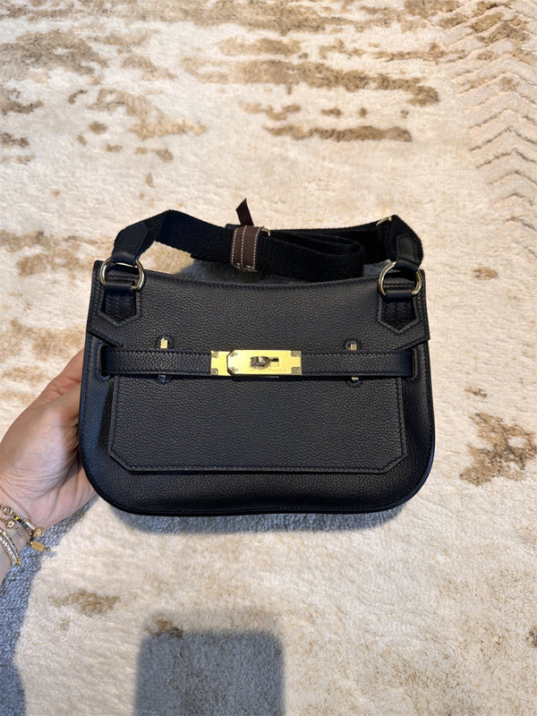  Modern shopper bag front view