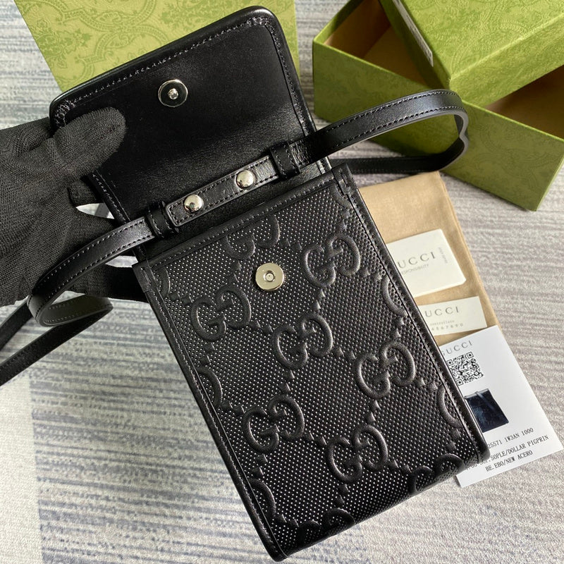 Handle and strap detail of chic premium women's handbag – women's luxury handbag