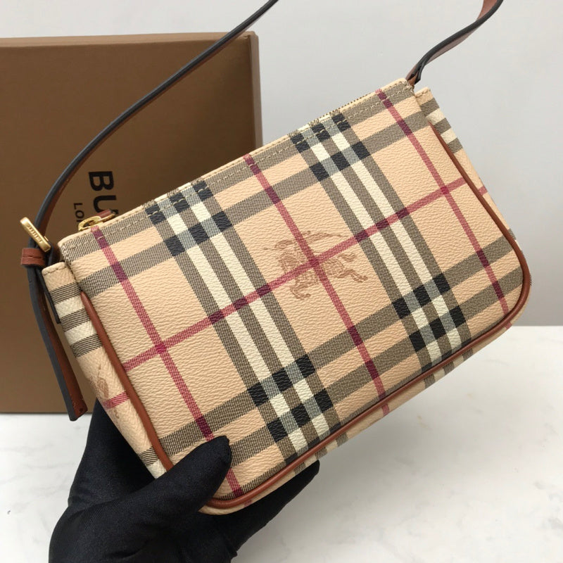 Ziva's Charm handbag – close-up view (one versatile size)