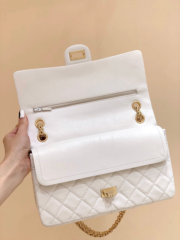  women's handbag, spacious design, view 3