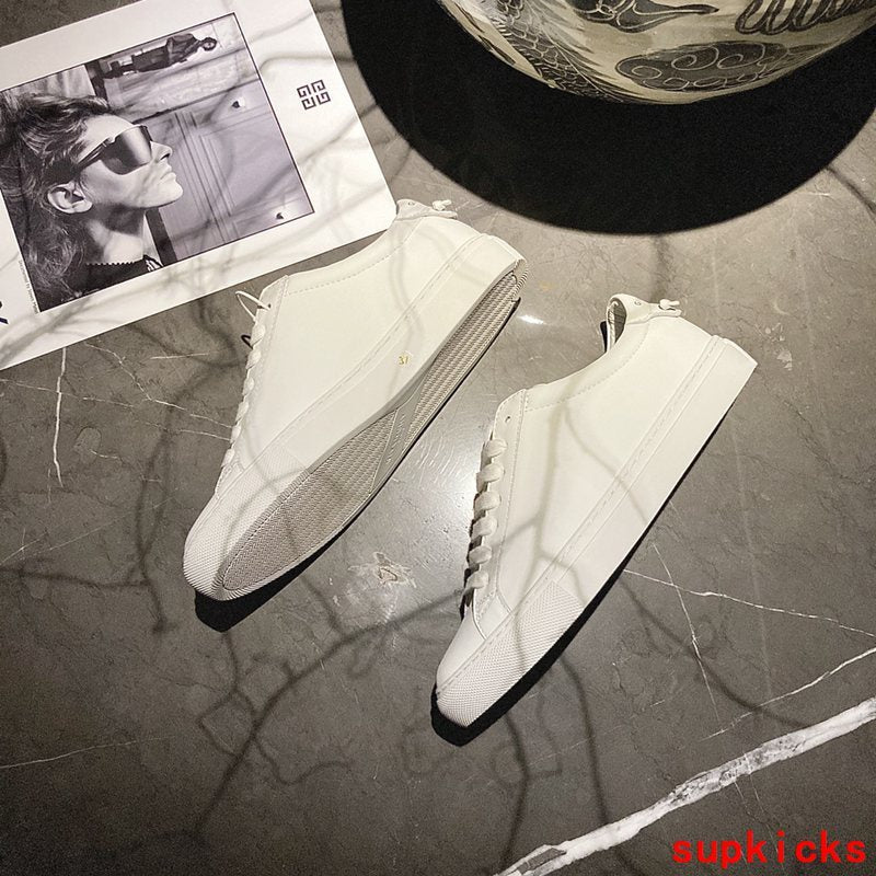 Givenchy shoes Style 061 - logo and branding close-up