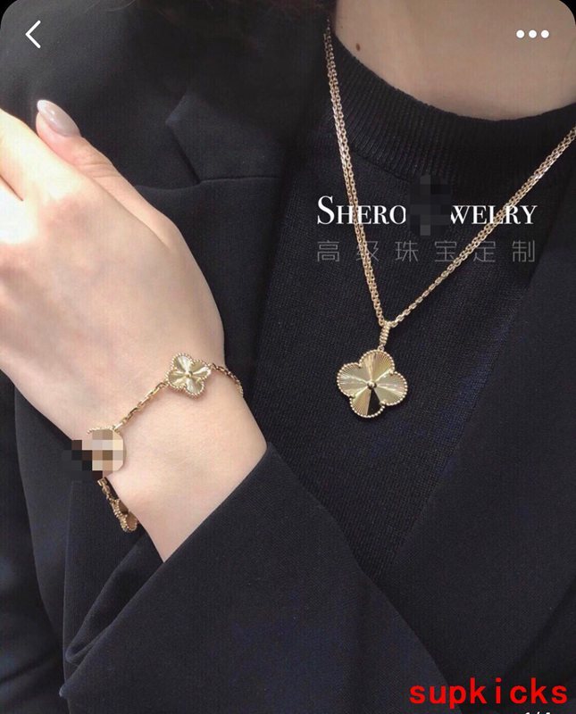 Close-up detail view of Van Cleef & Arpels unisex jewelry piece