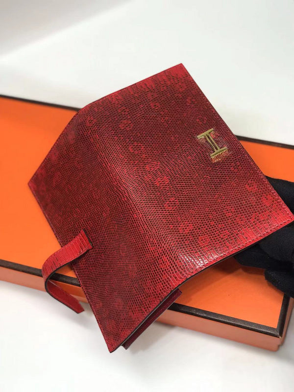 Close-up detail of effortless bag design
