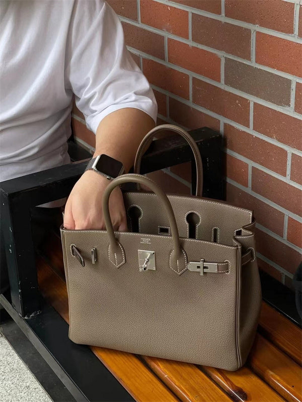  chic everyday bag detail view showing craftsmanship