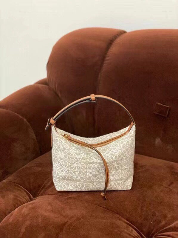 Ziva's Charm handbag – angled view (27cm*21cm*16.5cm)