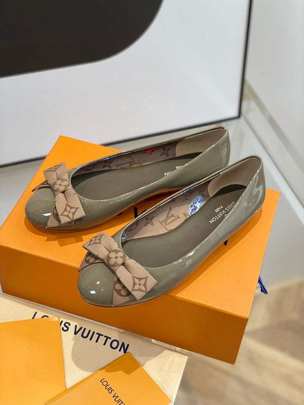 Louis Vuitton shoes Style 303 - additional angle view