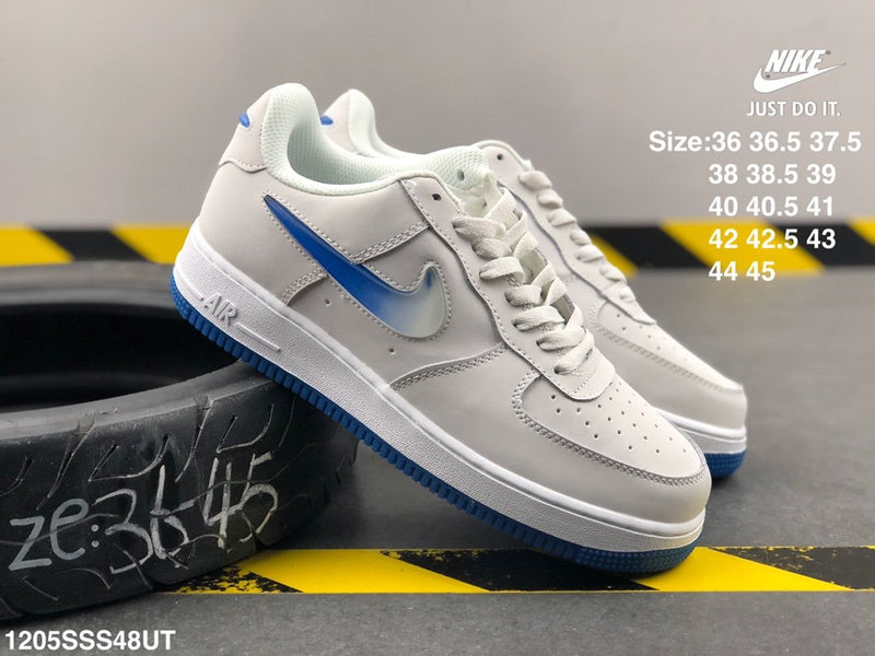 Nike Men's & Women's Luxury Low-Top Trainers — Style 009 angle view