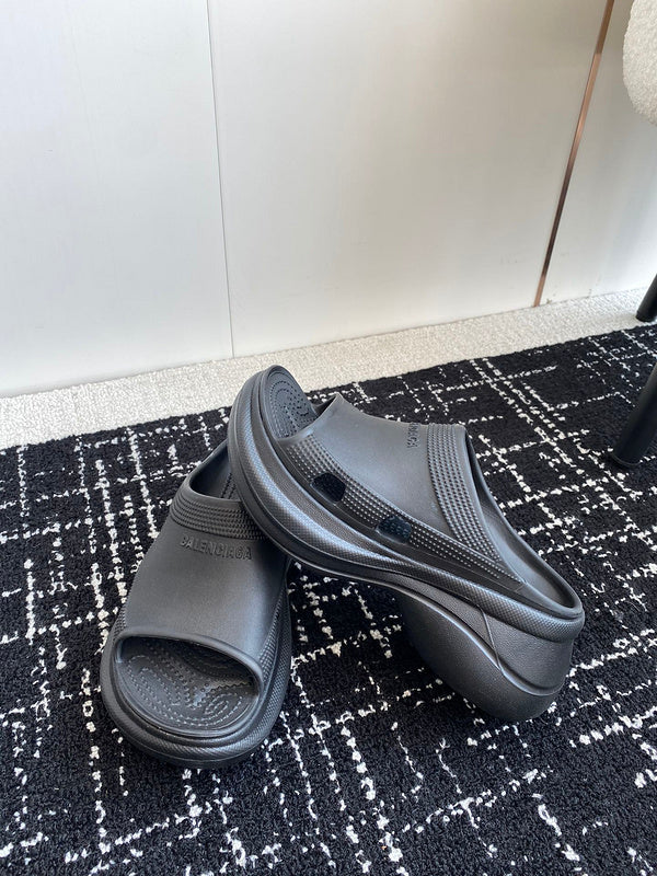 Zivas Charm Modern Minimalist Look Designer Sandals (All-Day Wearable Design) – Lifestyle Shot