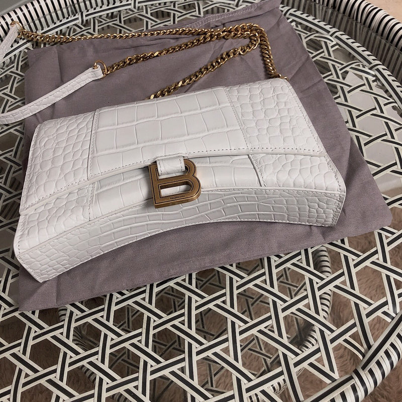 Styled lifestyle shot of premium classic women's handbag – women's everyday handbag