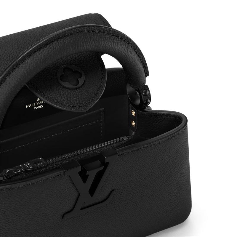  chic structured bag detail view showing craftsmanship 14