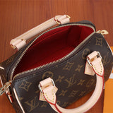  shopper bag interior and compartment view 15