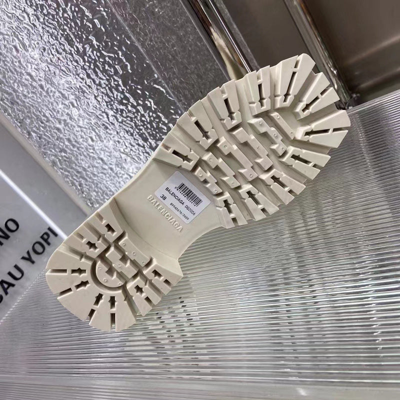 Balenciaga shoes Style 087 - logo and branding close-up