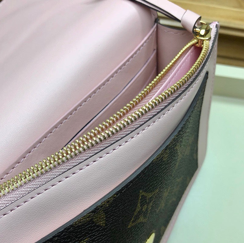 Handle and strap detail of signature elevated women's handbag – women's premium purse