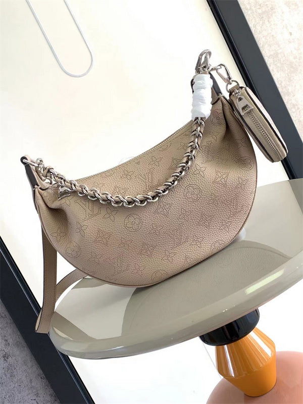  signature everyday bag styled with outfit 12