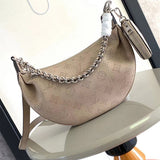  signature everyday bag styled with outfit 12