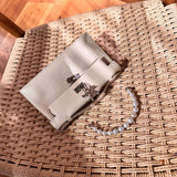  Polished handbag carried on shoulder 10