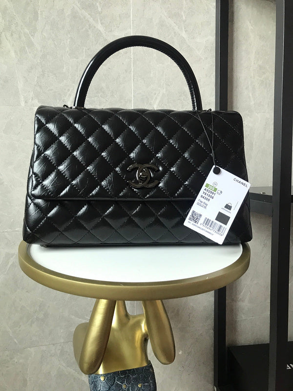  women's handbag, spacious design, view 1