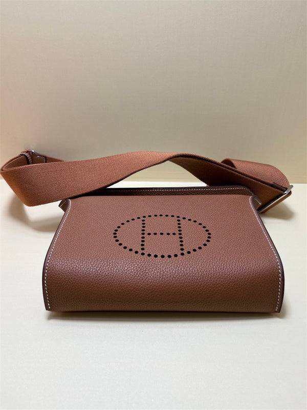  versatile tote bag detail view showing craftsmanship