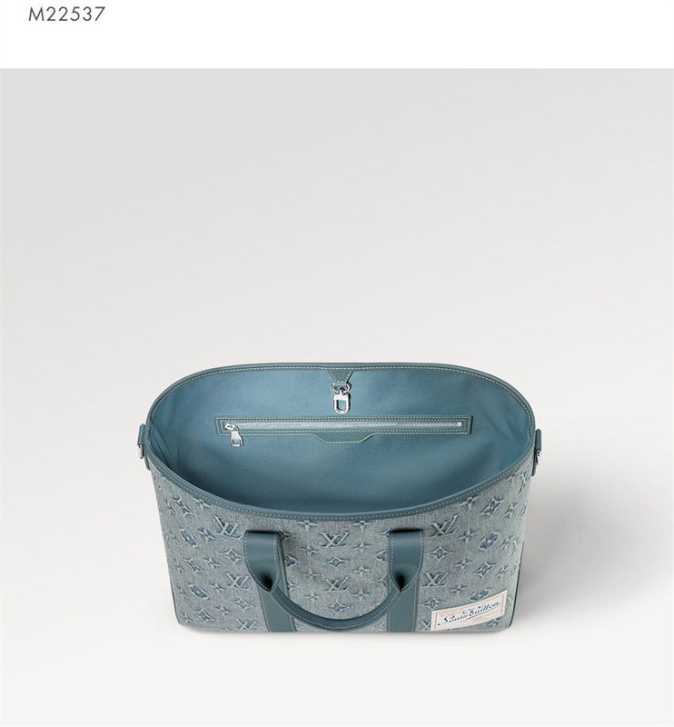  structured bag interior and compartment view 15