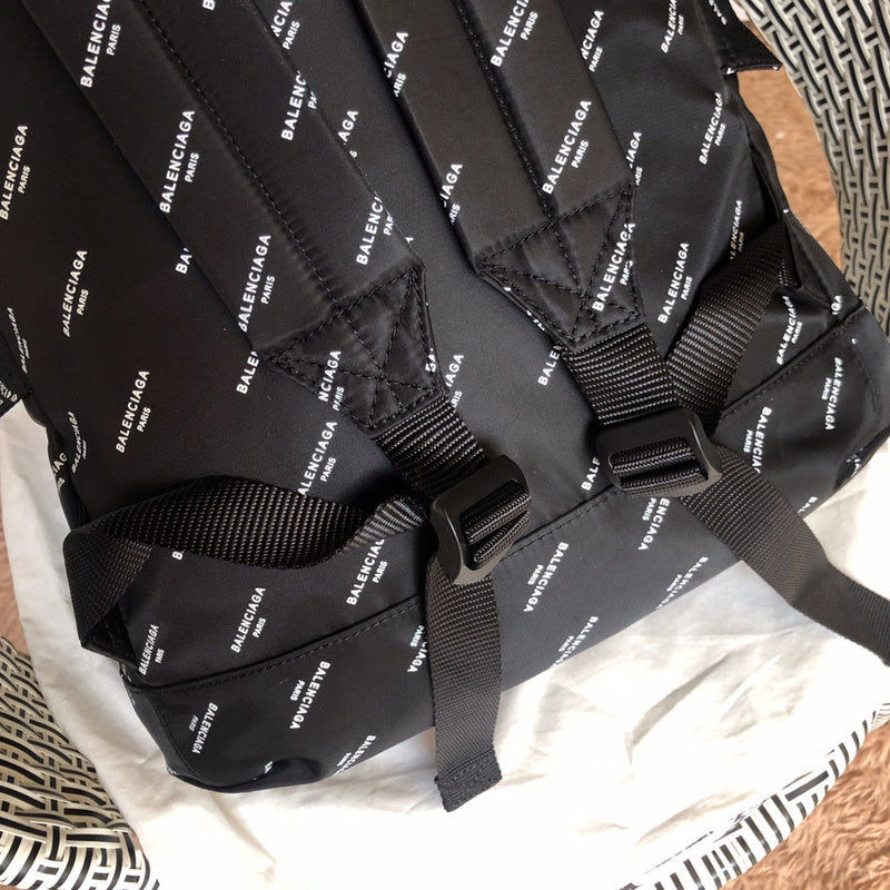 Handle and strap detail of classic polished women's handbag – women's designer-style accessory